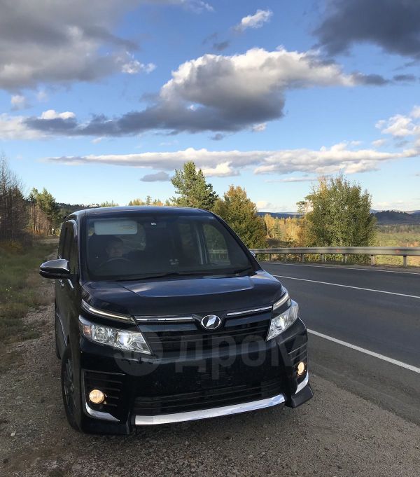    Toyota Voxy 2015 , 1620000 , 