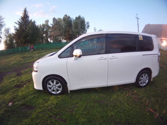    Toyota Voxy 2010 , 705000 , 