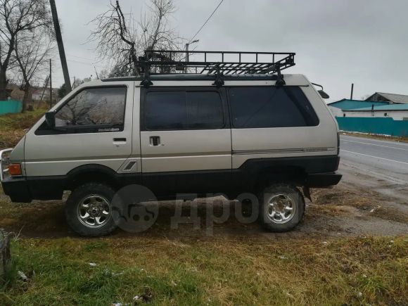    Nissan Largo 1990 , 280000 , 