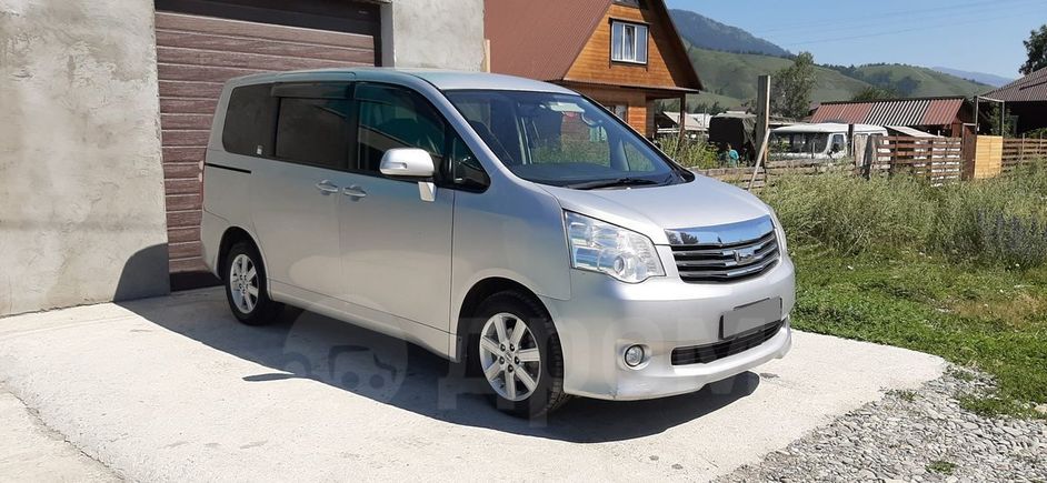    Toyota Noah 2010 , 720000 , -