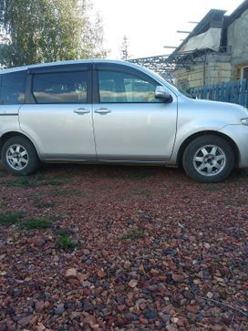    Toyota Sienta 2011 , 600000 , 