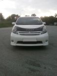    Toyota Isis 2011 , 675000 , 