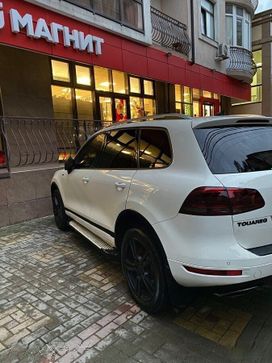 SUV   Volkswagen Touareg 2010 , 1800000 , 