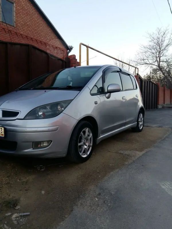  Mitsubishi Colt 2003 , 225000 , 