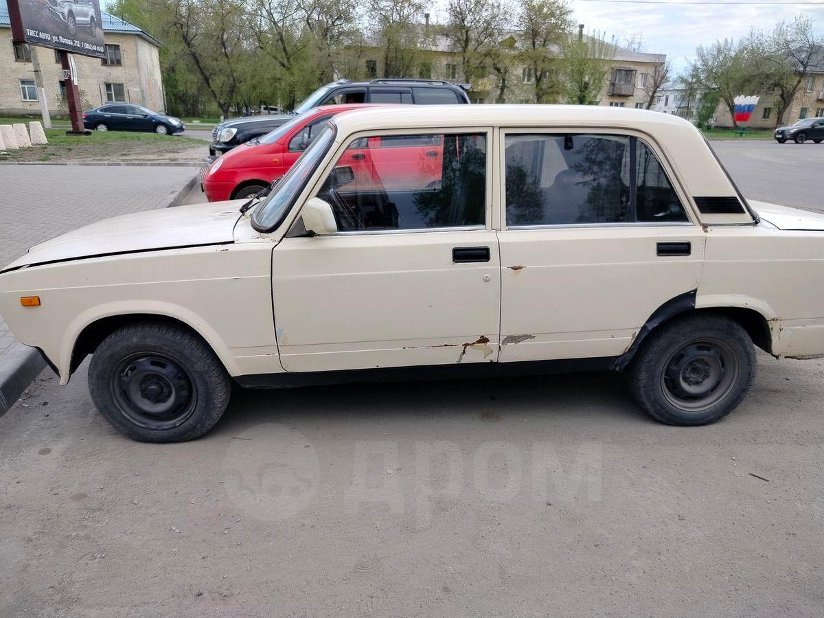 Авто Лада 2107 1986 в Барнауле, автомобиль на полном ходу, двигатель после  кап ремонта 5-7т.км, обмен, Алтай, бу, пробег 165 тысяч км, белый, МКПП,  бензин, 1.5 MT 2107-20