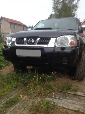  Nissan NP300 2010 , 680000 , -