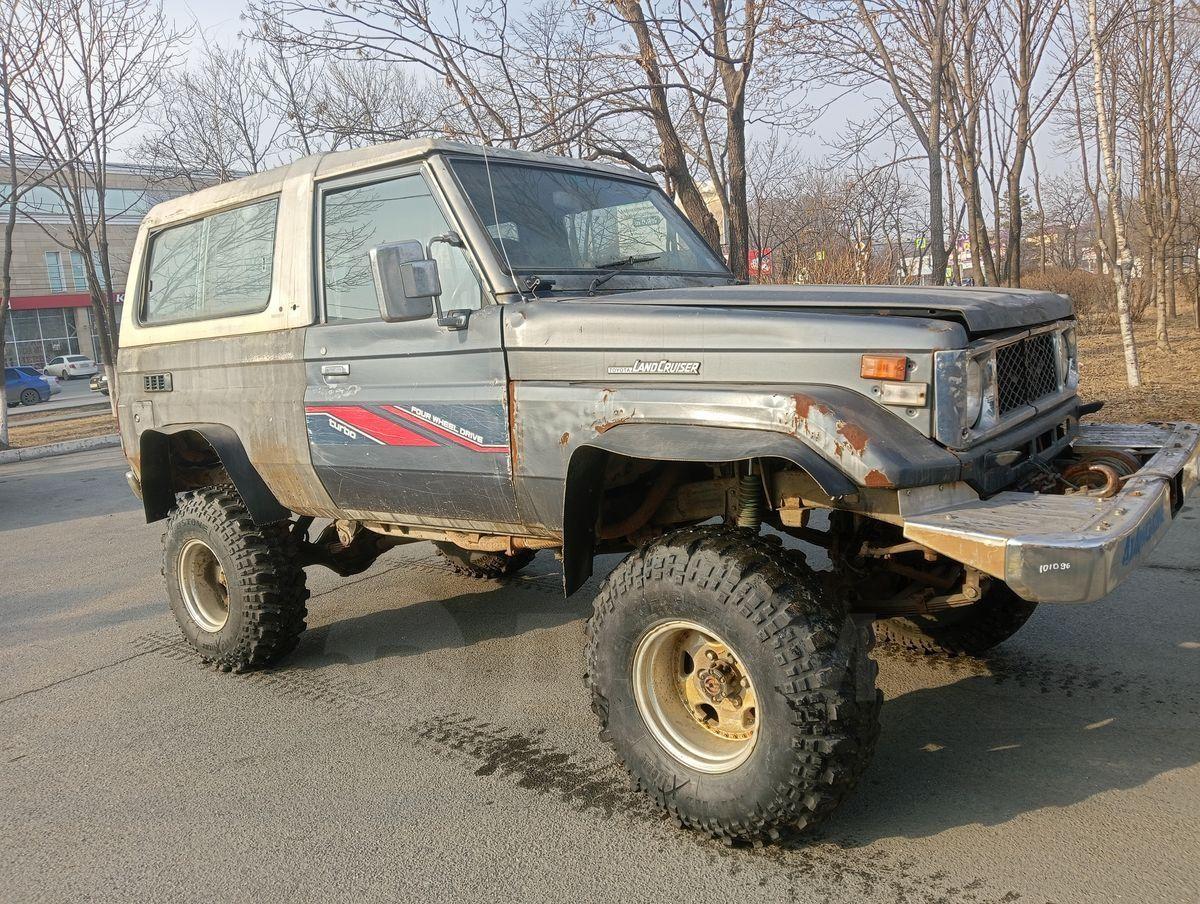 Авто Тойота Ленд Крузер 1986 года в Находке, Состояние рабочее, есть  недочеты, пробег 199тыс.км, без документов, б/у, джип/suv 3 дв.