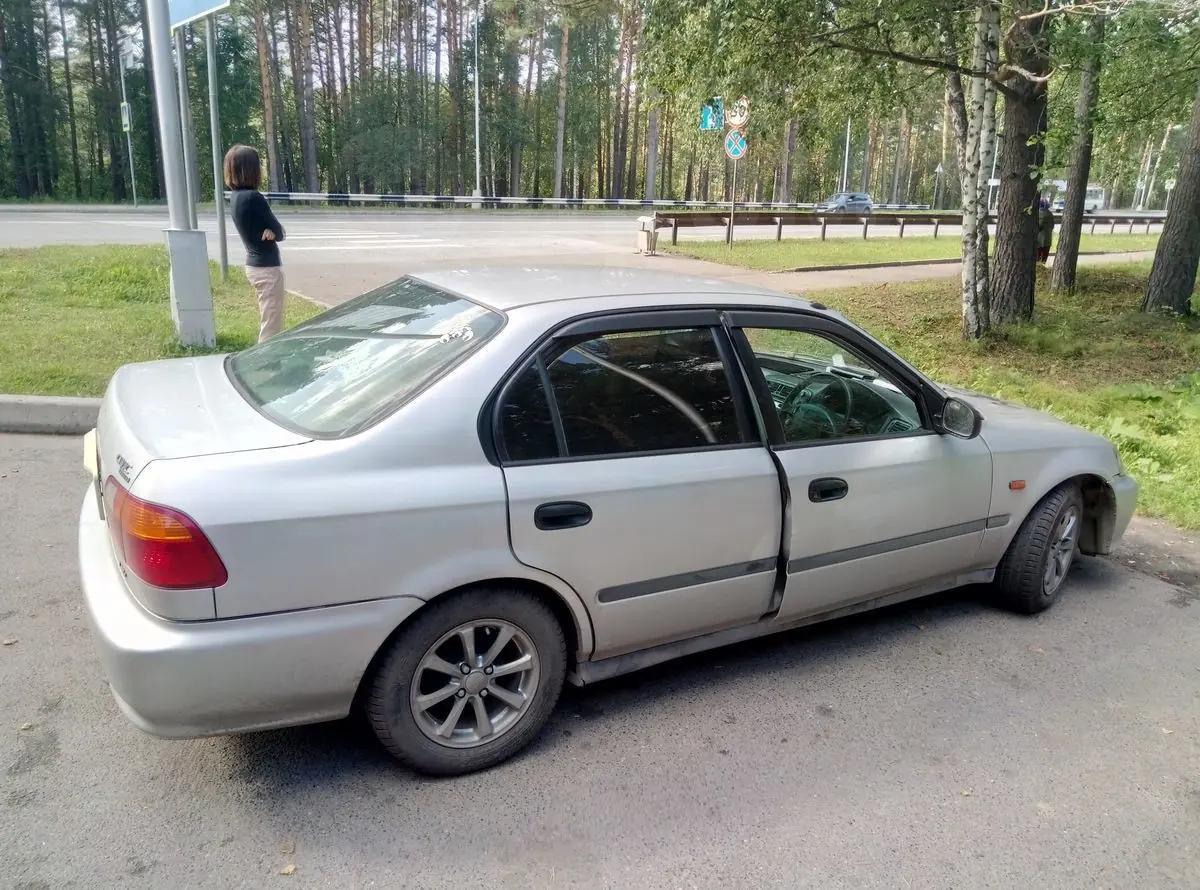 Авто Хонда Цивик Ферио 2000 года в Томске, Двигатель ест масло, акпп,  стоимость 135 тыс.рублей, с пробегом 162тысяч км, бензин, 1.5 л.