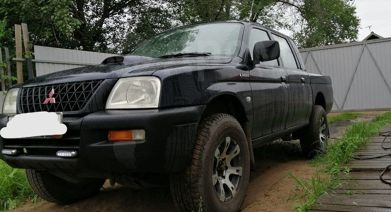  Mitsubishi L200 2004 , 530000 , 