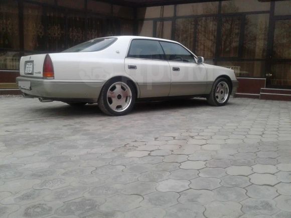  Toyota Crown Majesta 1997 , 300000 , 