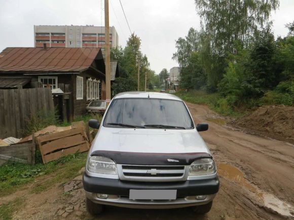 SUV   Chevrolet Niva 2004 , 210000 , 