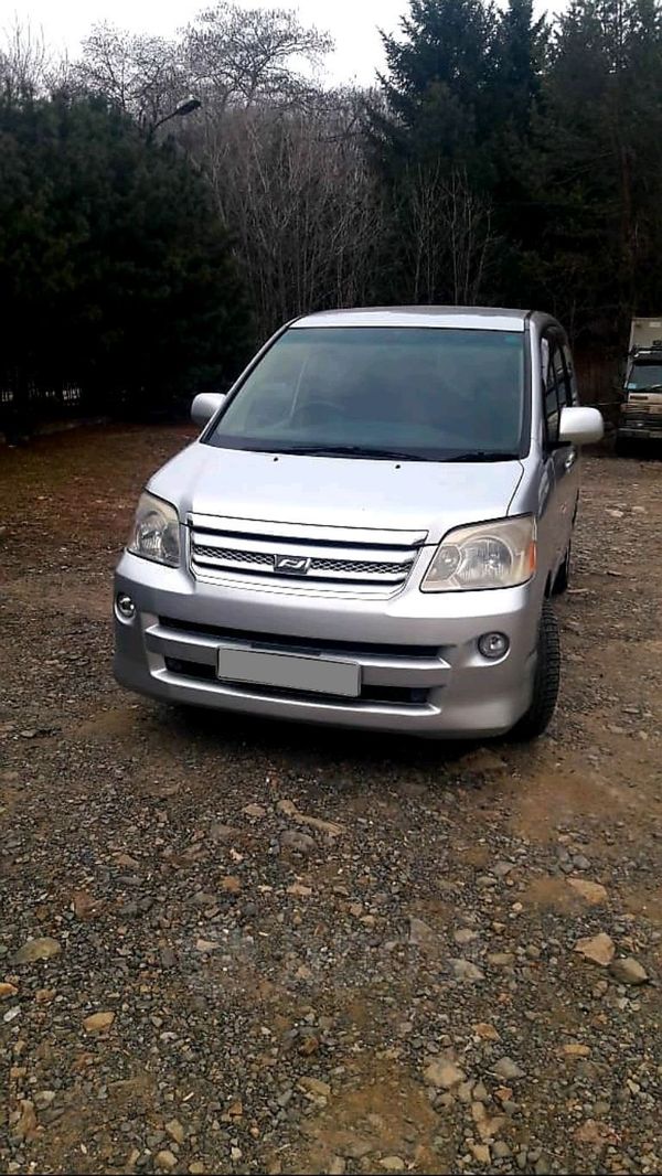    Toyota Noah 2005 , 460000 , 