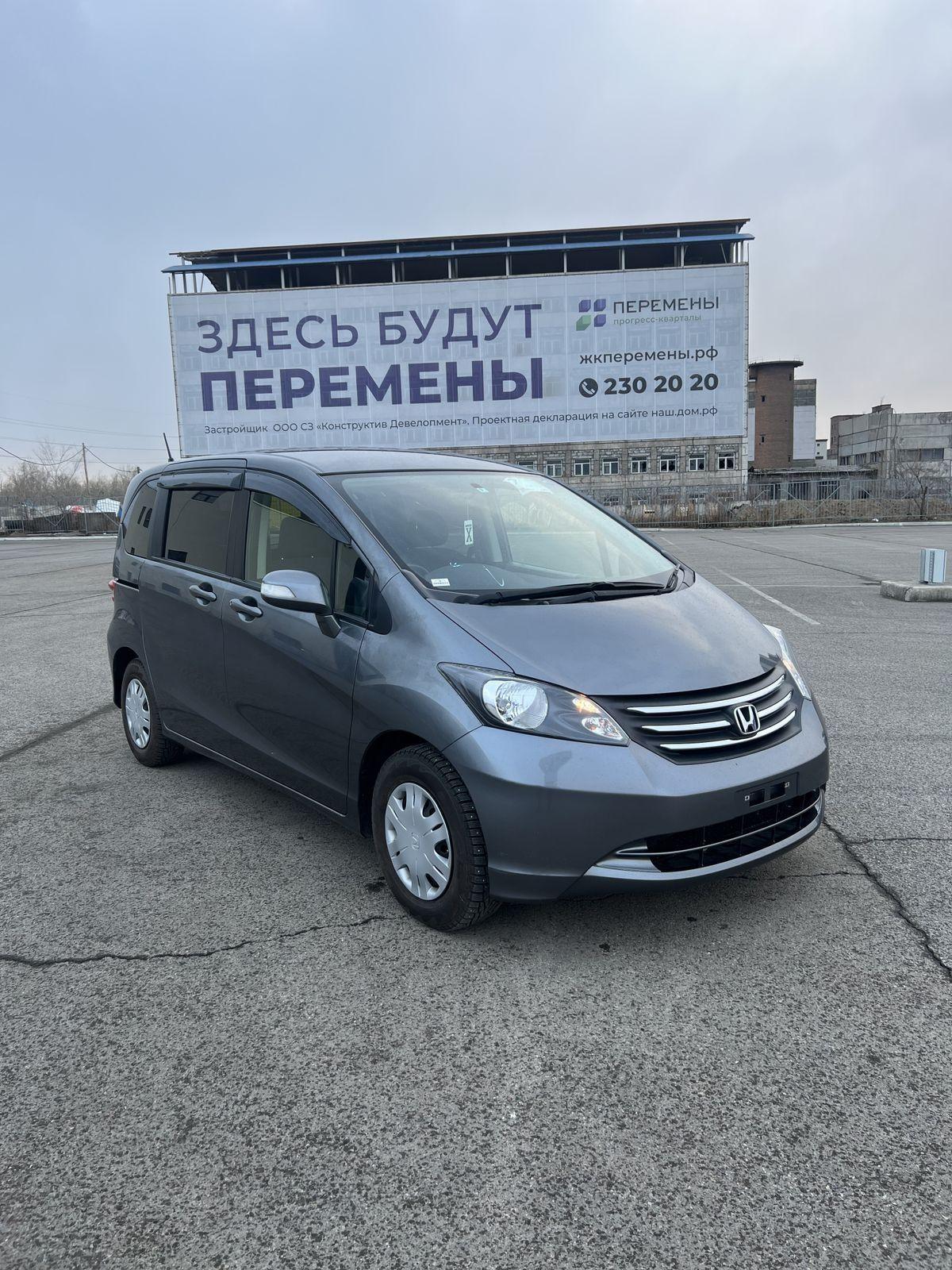 Honda Freed в Красноярске, Очень просторная в салоне в тоже время юркая  машина, расход по городу 5-6 литров, бензиновый, автомат, 1.5 литра