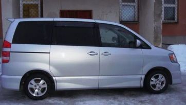    Toyota Noah 2003 , 420000 , 