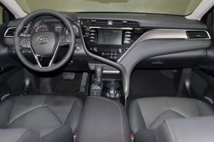  Toyota Camry 2018 , 1820000 , 