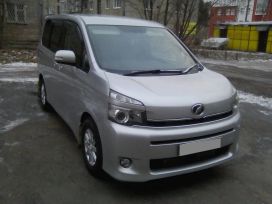    Toyota Voxy 2010 , 845000 , 