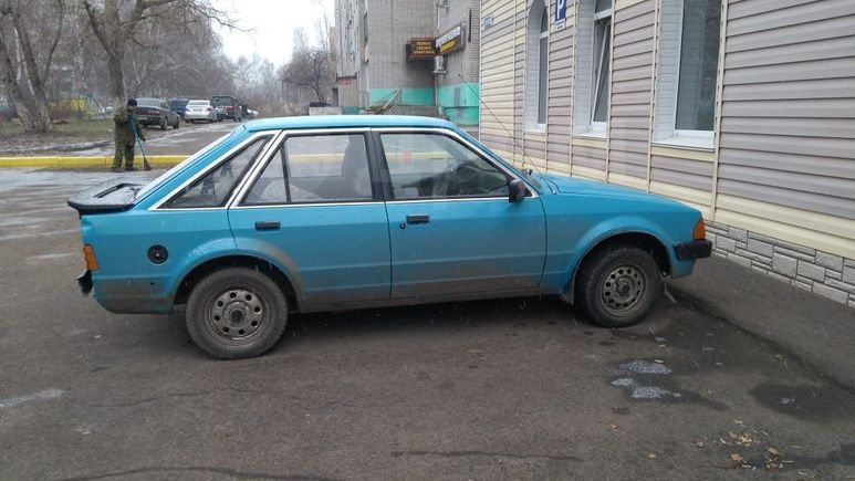  Ford Escort 1983 , 25000 , 