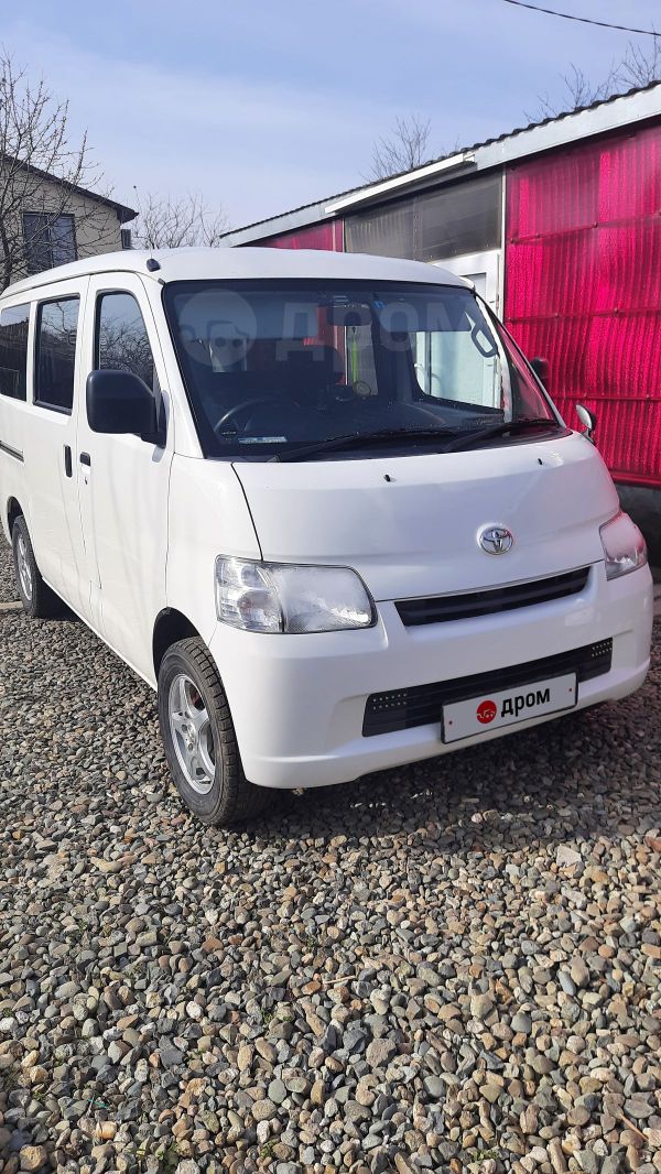    Toyota Town Ace 2010 , 700000 , 